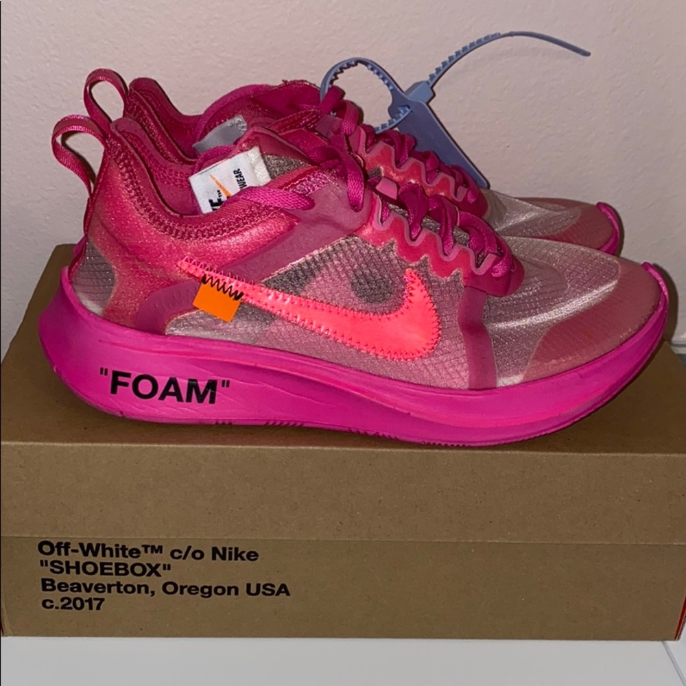 Off-White c/o Nike - Picture 1 of 8